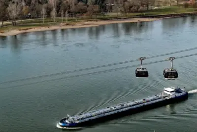 AOK Rheinland-Pfalz/Saarland - Ludwigshafen am Rhein 9 Schiff auf dem Rhein, Seilbahn über dem Wasser, Ludwigshafen am Rhein, AOK Rheinland-Pfalz/Saarland